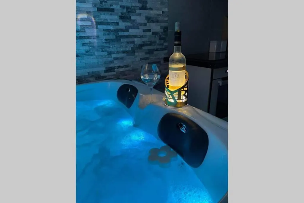 Appartamento Joli T2, jacuzzi, jardin et parking privés, métro Tolosa